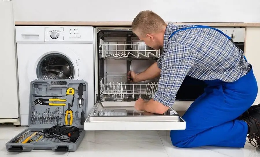 Kalecik Vaillant servisi teknisyen ekibi beyaz eşya tamiri yaparken